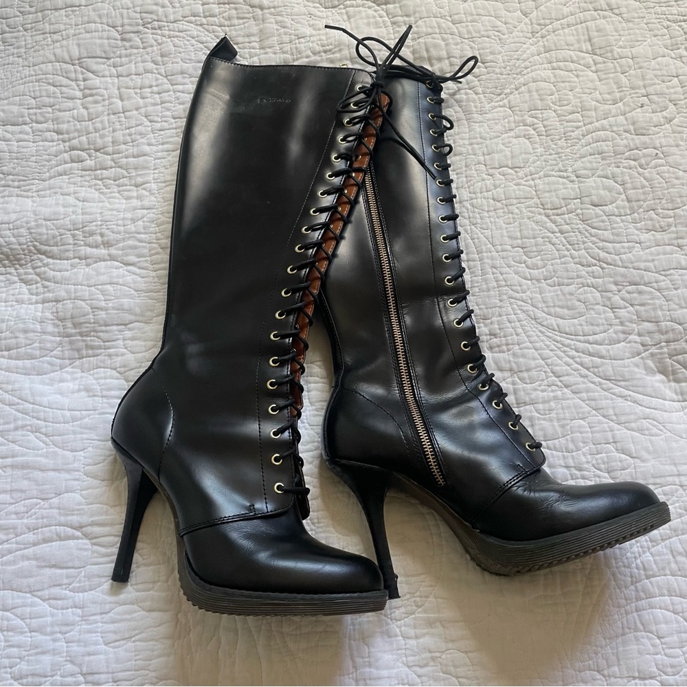 {dr Marten} Gilda boot, knee high lace up skinny heel